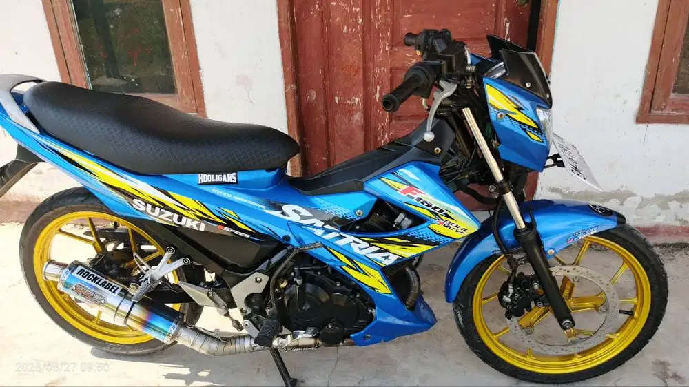 Suzuki satria Fu facelift 2015 warna biru