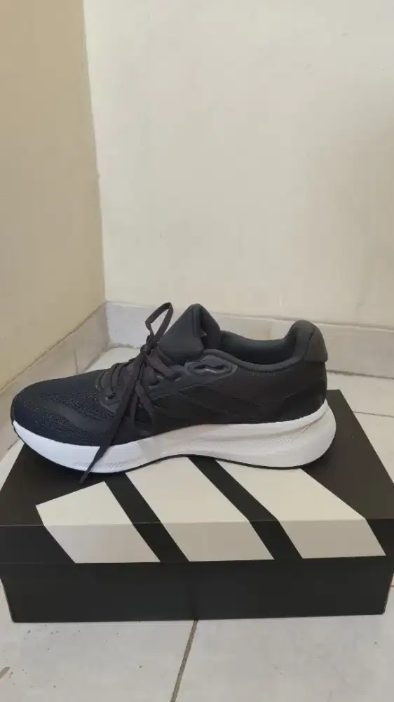Sepatu adidas ori