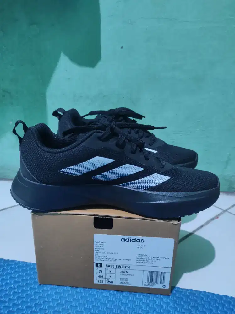 Dijual sepatu Adidas Base Switch Black White