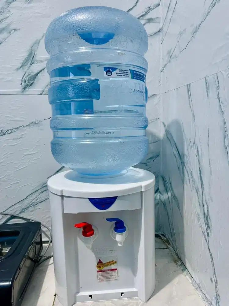 Jual Dispenser Miyako bekas dan 2 Galon Air