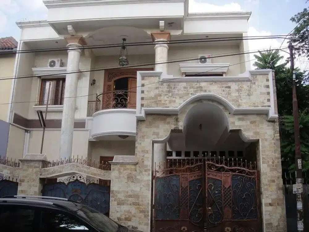 Rumah 2 Lantai Dalam Perum Seturan, Dekat Kampus UPN dan YKPN