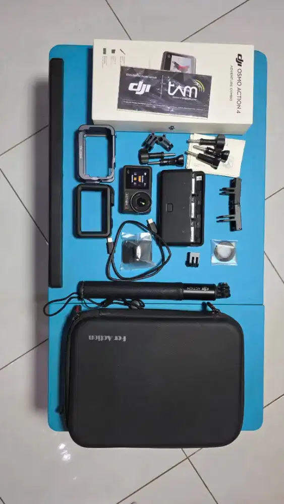 DJI Action 4 Pro Adventure Combo