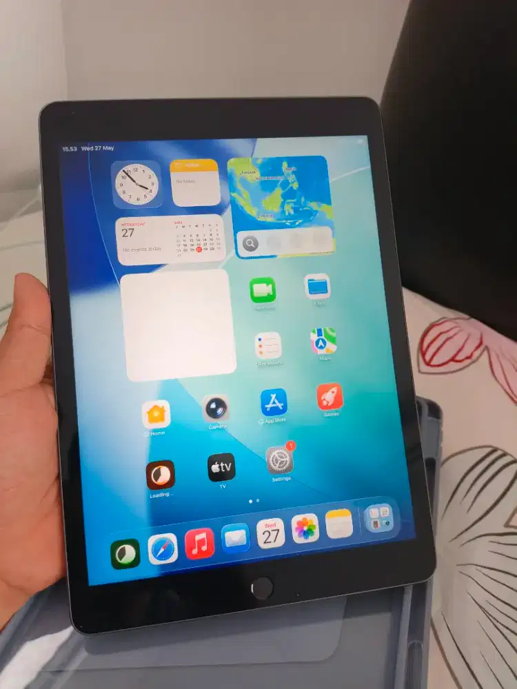 iPad gen 9 like new box
