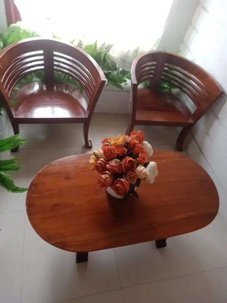 Meja dan kursi jati