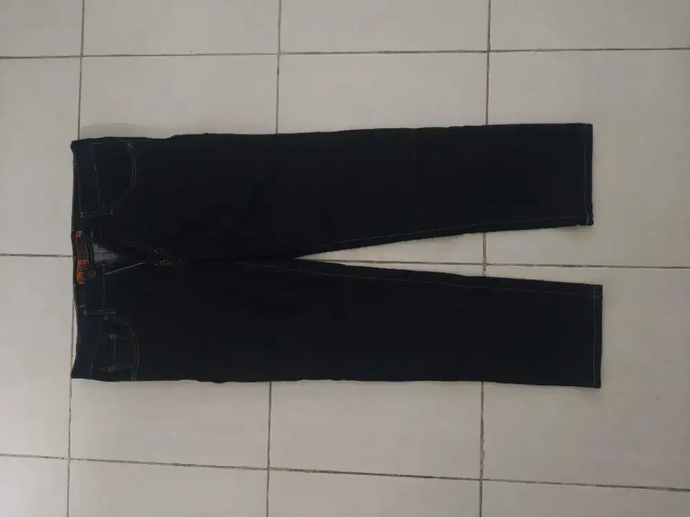 Lea Jeans baru size 32