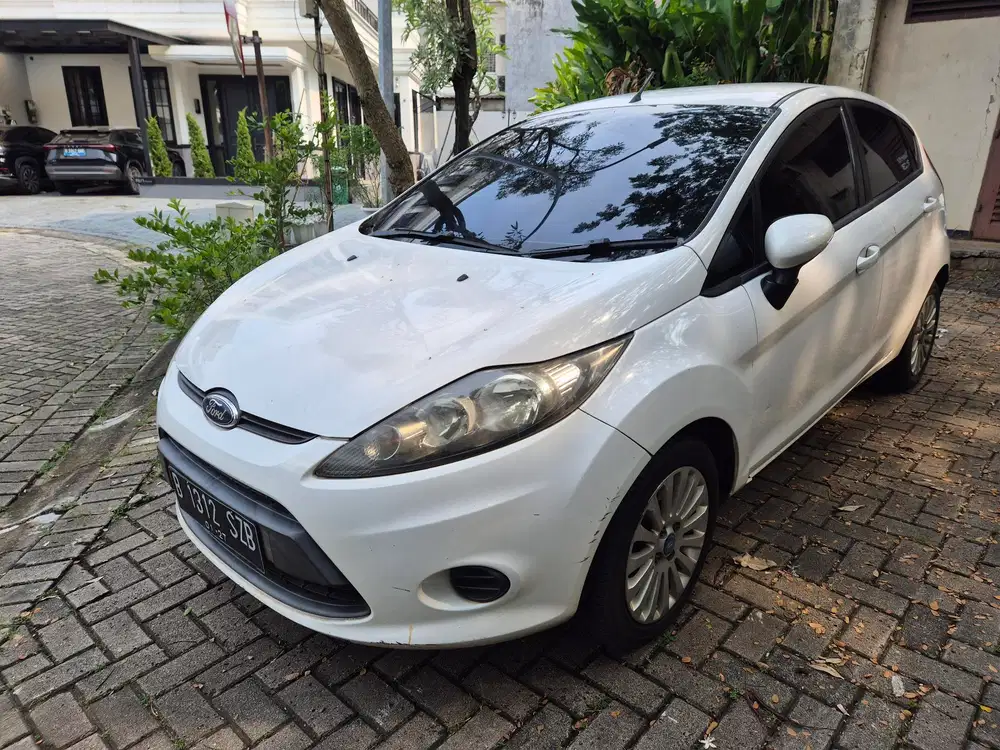 Ford Fiesta tread AT 2011 Bensin