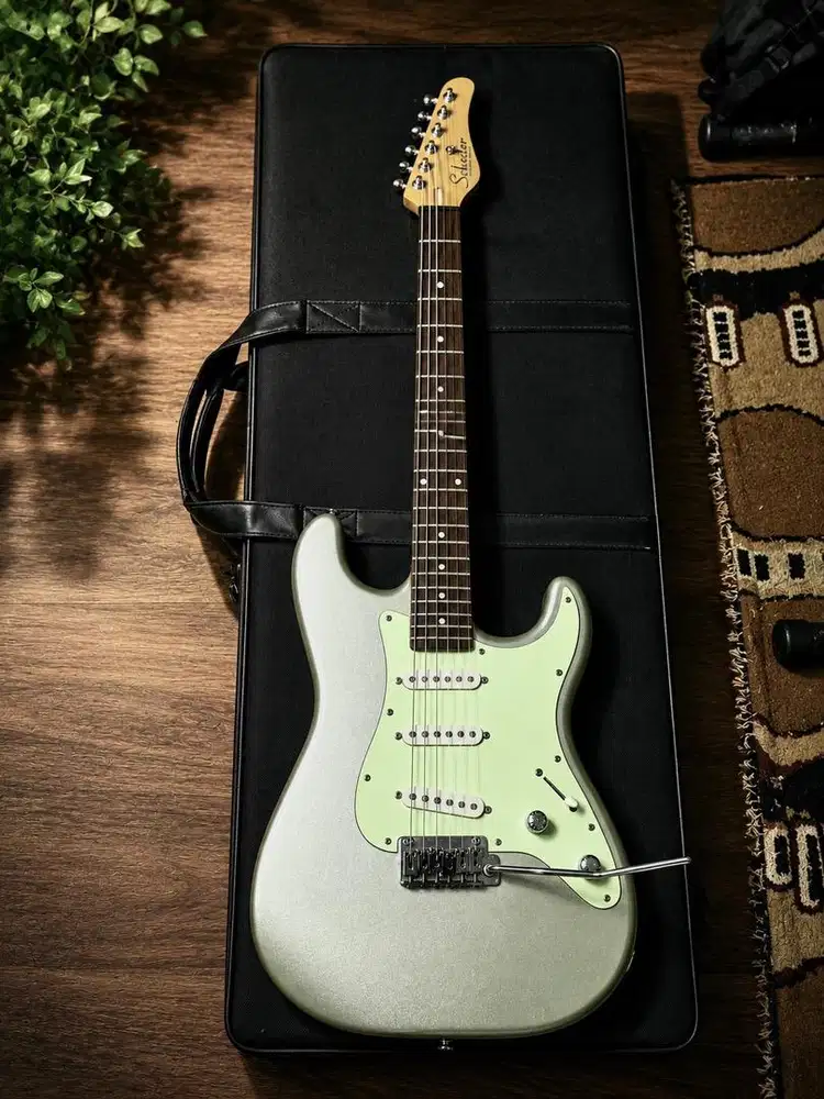 Schecter Nick Johnston Automic Silver
