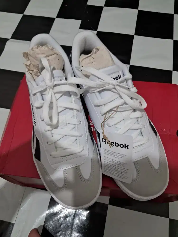 Sepatu Reebok Smash Edge S
