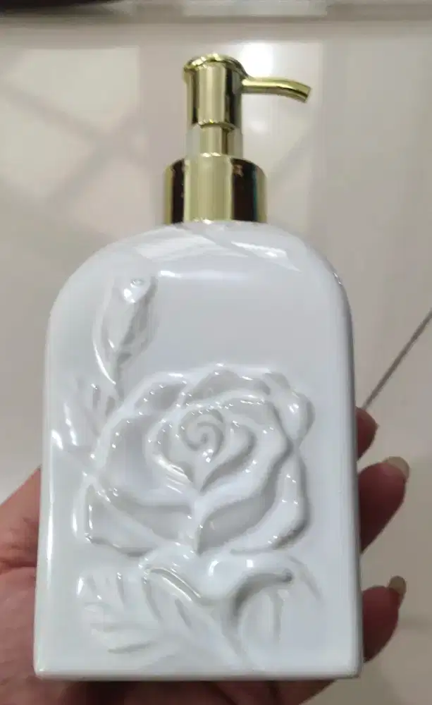Botol sabun keramik