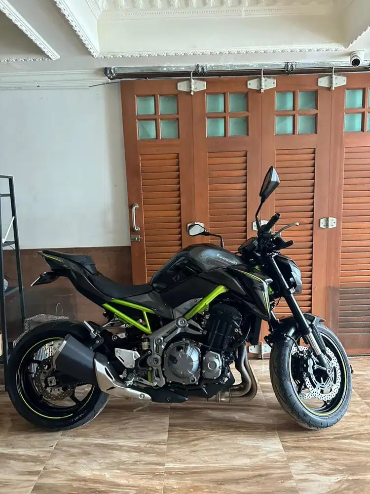 Kawasaki Z900 km 1rb perak full original