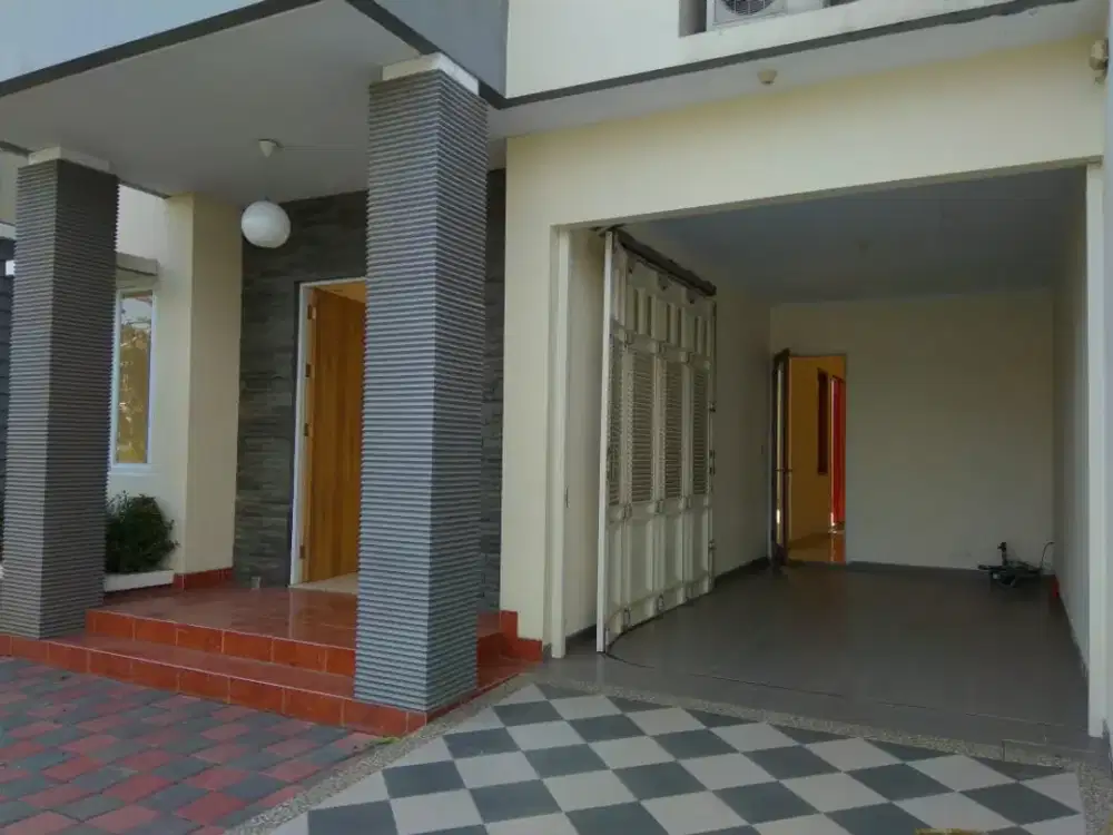 Rumah 2 Lantai Luas di Cluster Heliconia Harapan Indah Bekasi