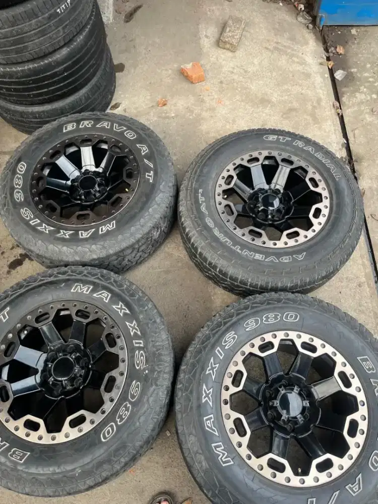 Velg off road ring 17 pcd 6x139,7 ET 10 ban AT 265/70 R17 4pcs