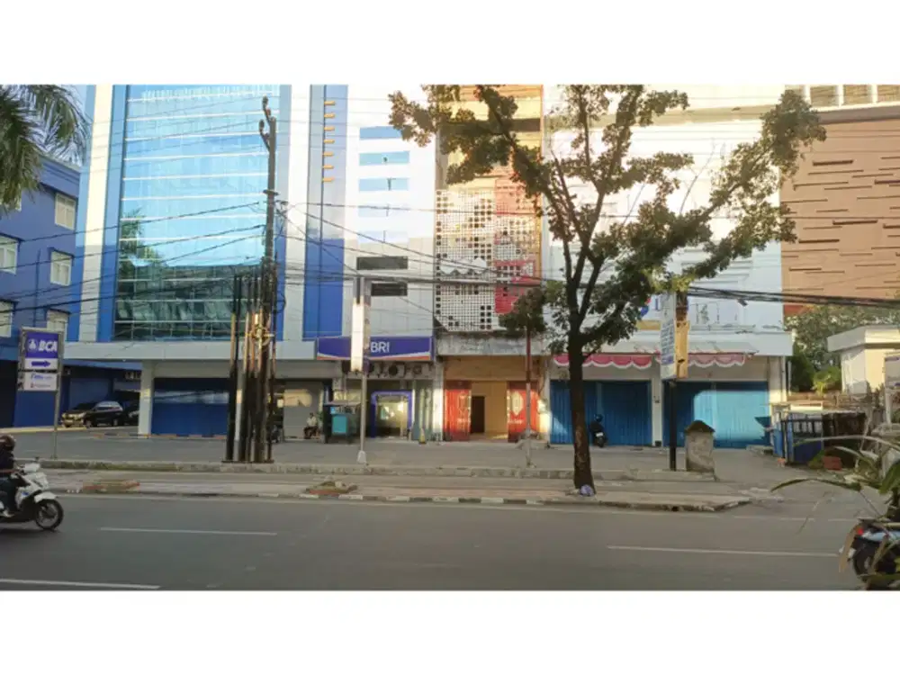 ruko.  sgt. strategis. jual. cpt.  bisa. dikontrak. 3. th. 700. jt. bayar. dimuka.  super. strategis.  4. lantai.  sanping. deretan bca. bri. shm