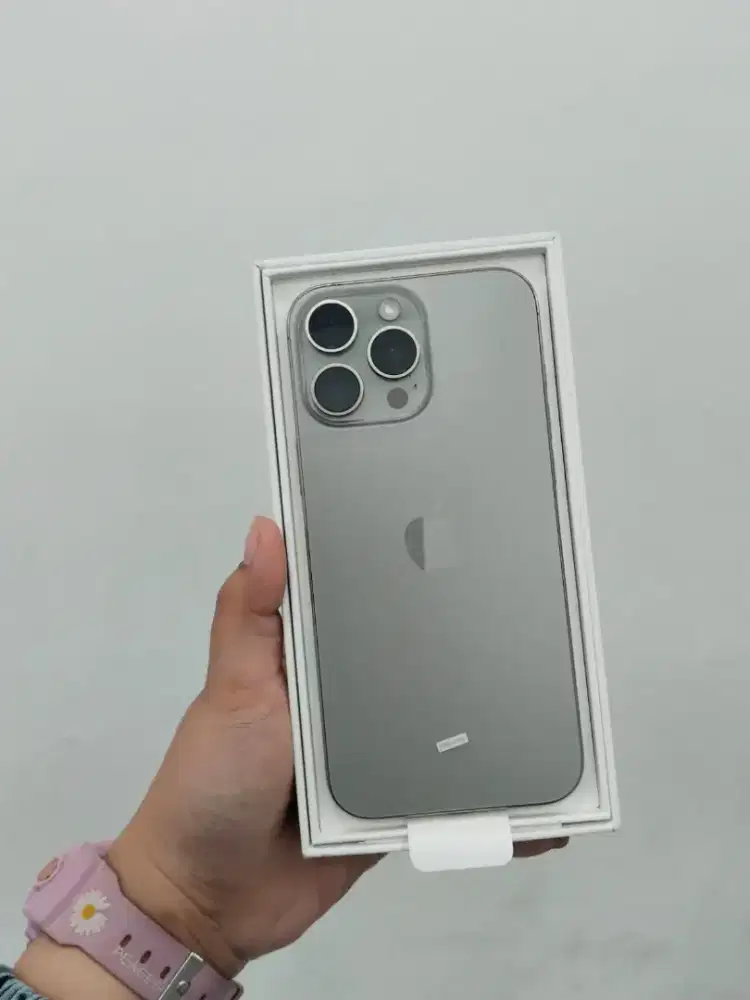 Handphone Apple iPhone 13