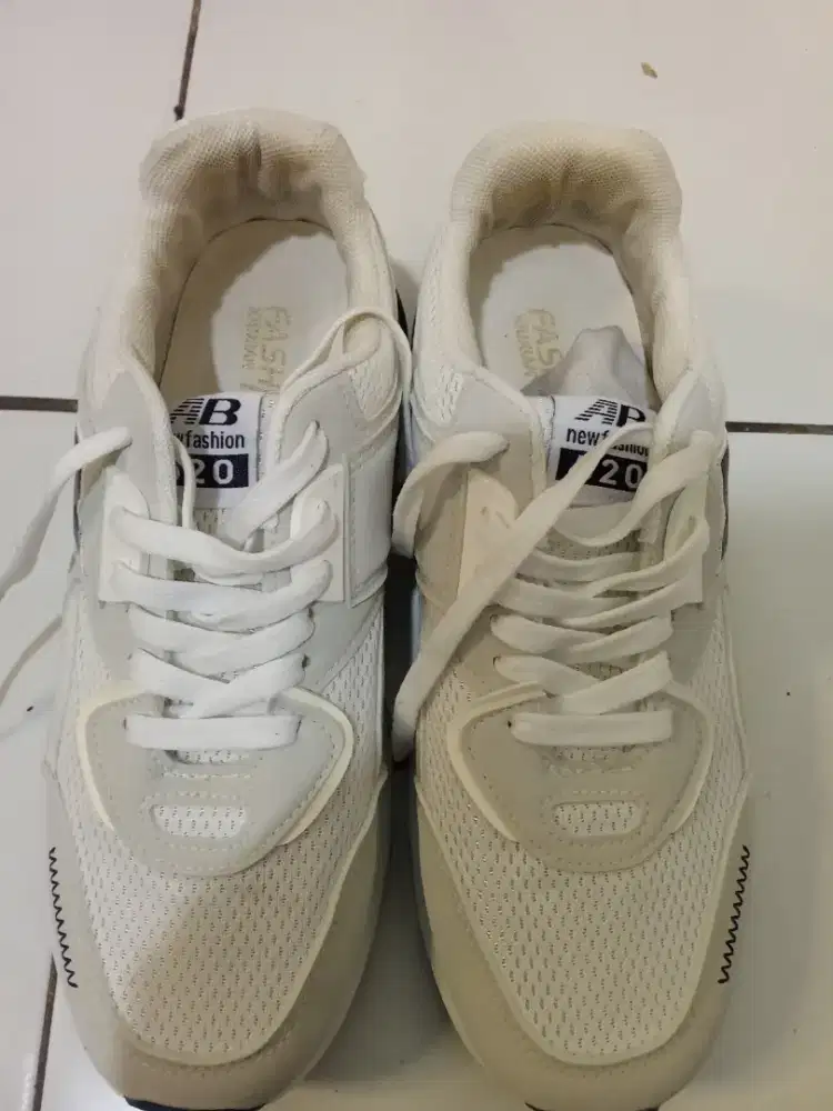 Sepatu size41 kecil