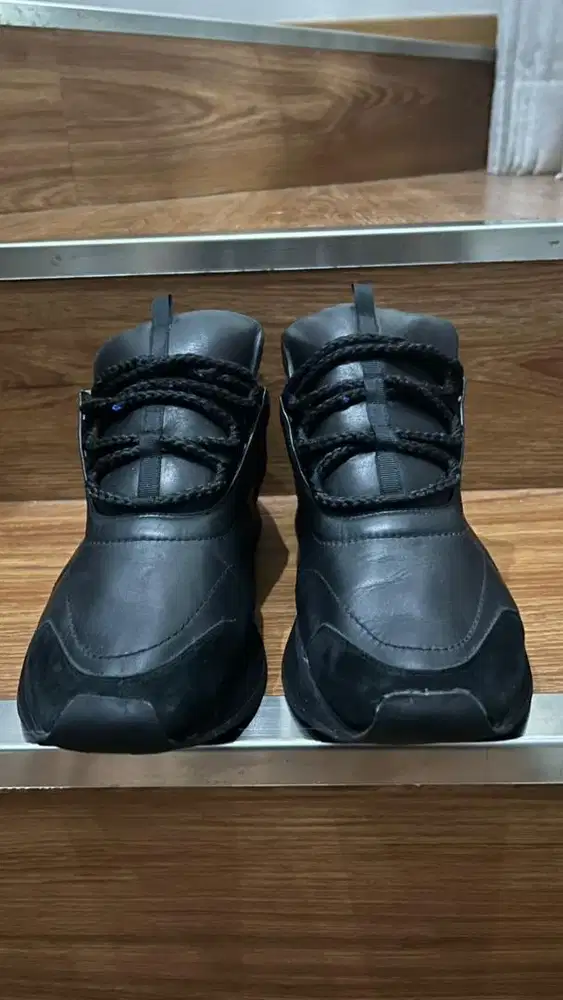 Sepatu HERMES ITALY Sneakers Black Size 8.5