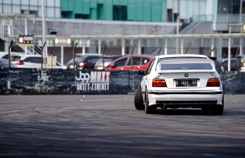 BMW 323i 1996 spek DRIFT