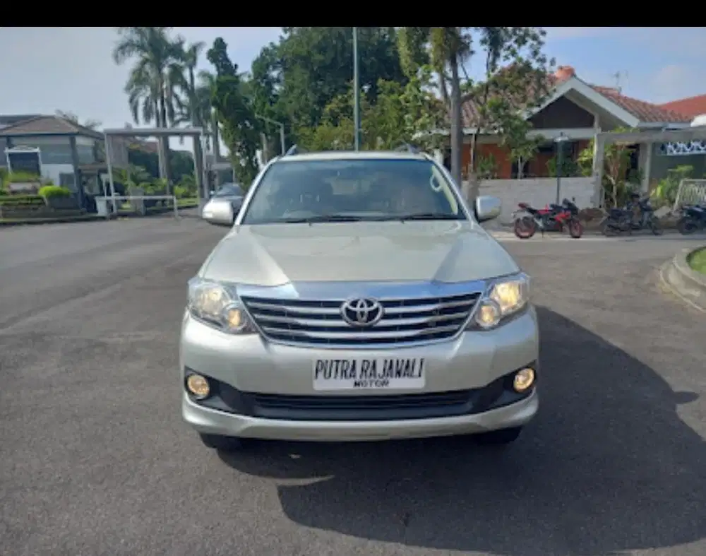 TOYOTA FORTUNER 2.7 G AT BENSIN 2013