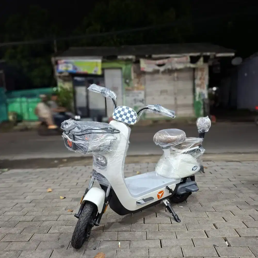 Sepeda Listrik Putih Classic, Gaya Retro Harga Hemat Tanpa SIM Bensin