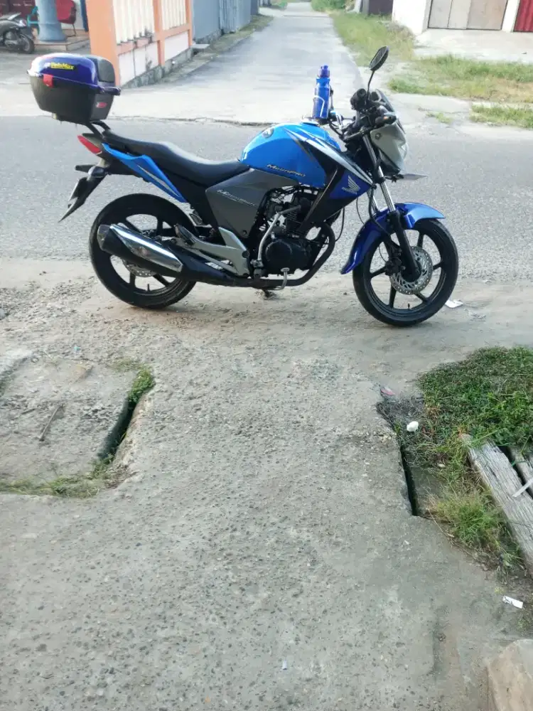 Jual santai Megapro monoshock rawatan pribadi.