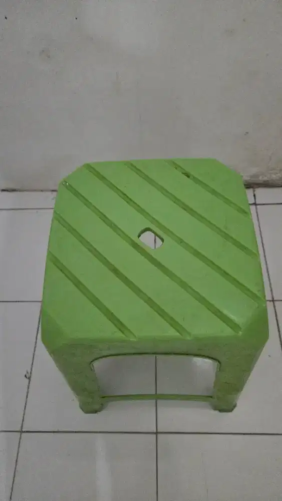 Kursi Plastik Unik
