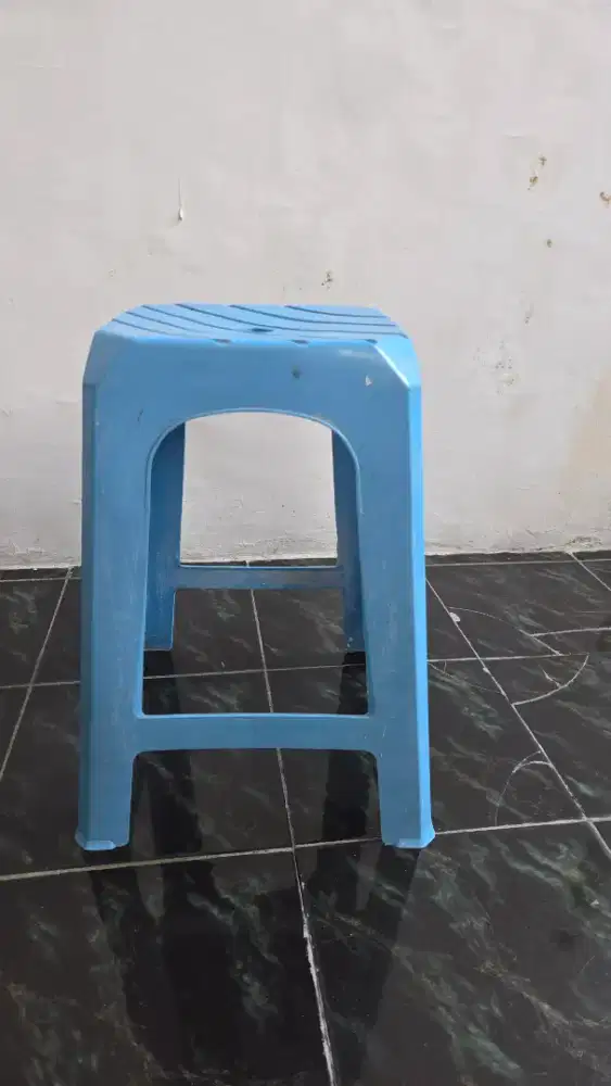 Kursi Plastik Unik