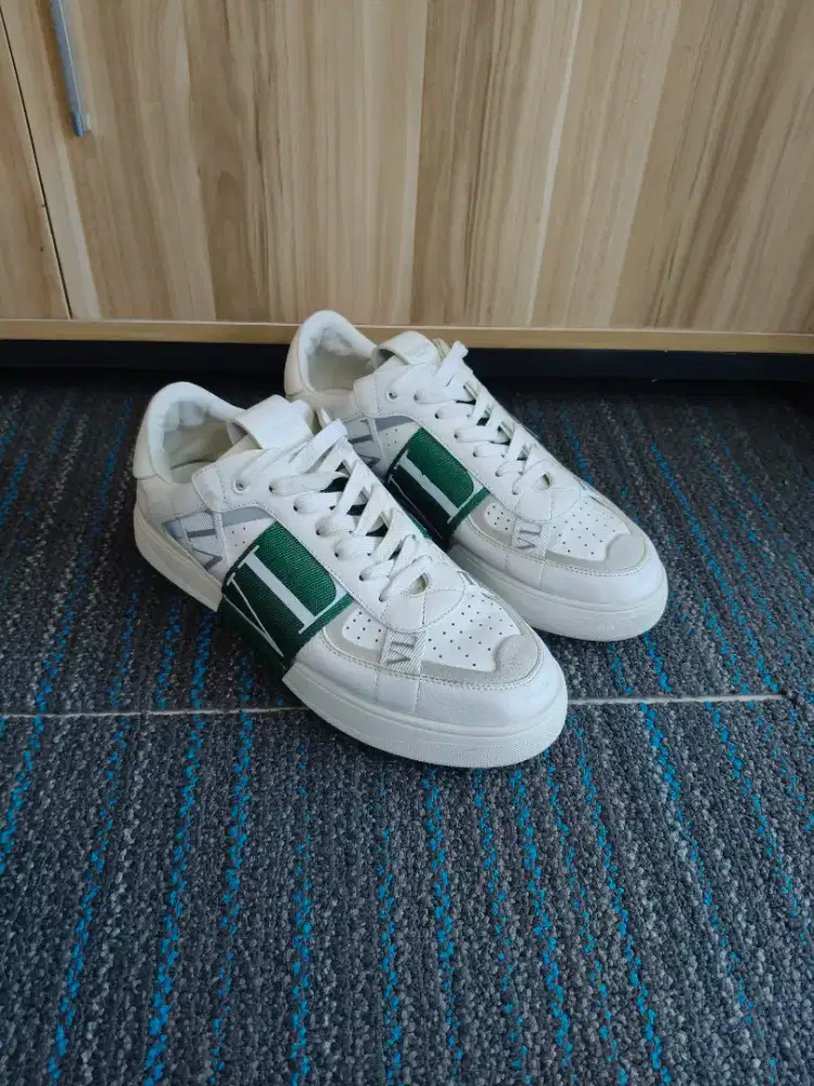 Valentino garavani sneaker original asli