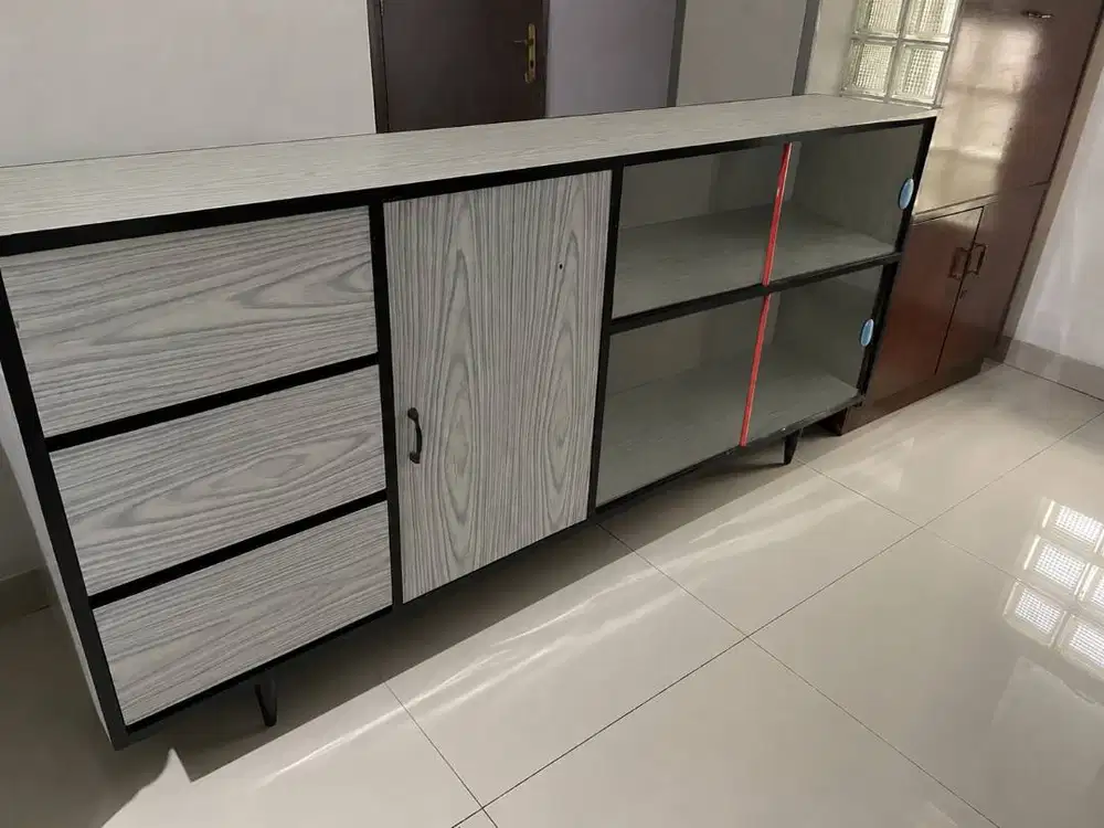Kabinet klasik bahan kayu jati