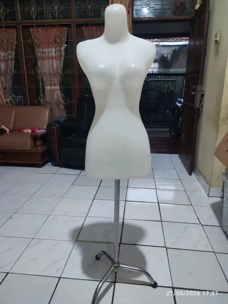 DIJUAL CEPATT 2 PCS MANEKIN !