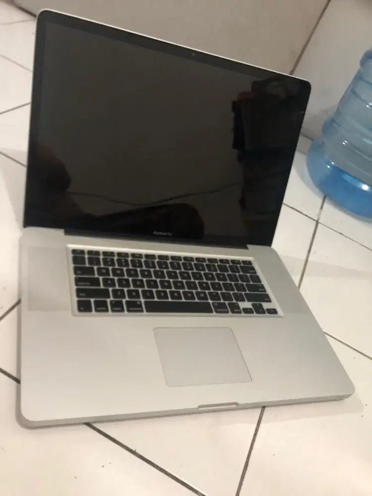 Macbook pro 2011 17inch matot
