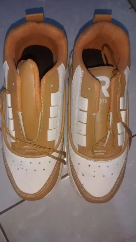 Sneakers bekas...