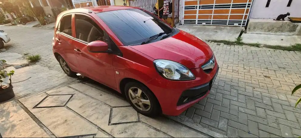 Honda Brio 1.2 E AT warna merah tahun 2015