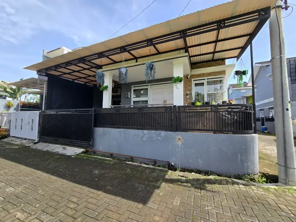 Rumah LUAS harga MURAH posisi HOOK dekat Alun-alun kota Cimahi Dijual