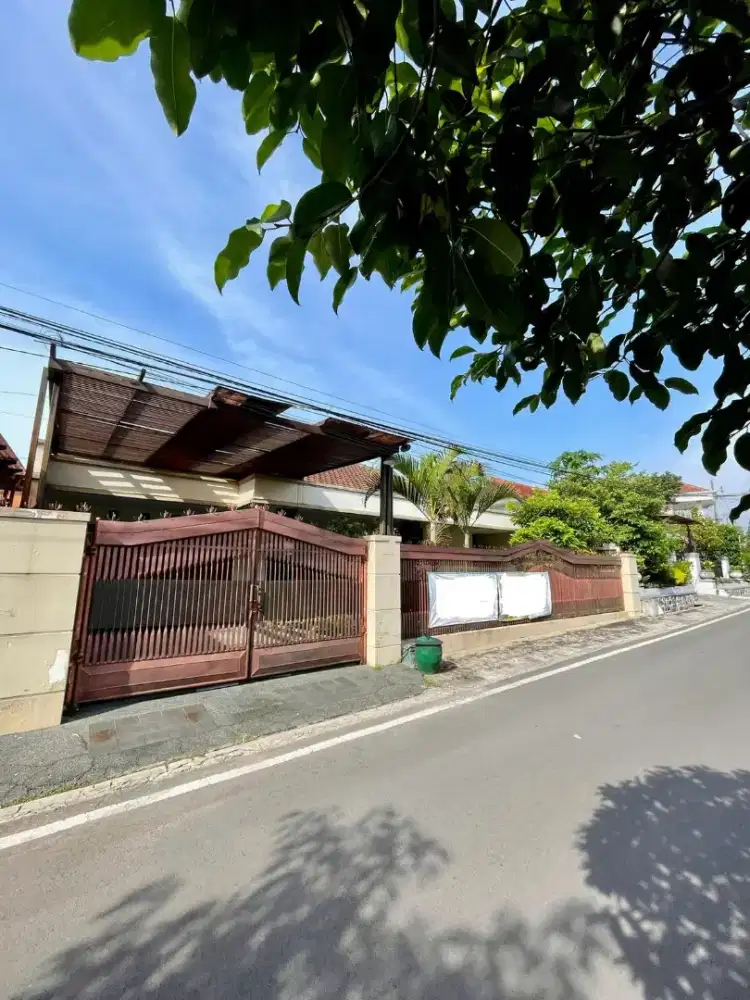 Rumah Luas 340 m² Area Jalan Bantaran Dekat Hotel Atria Cengger Ayam