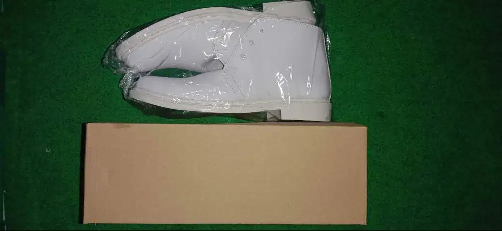 Sepatu PDH putih uk. 43