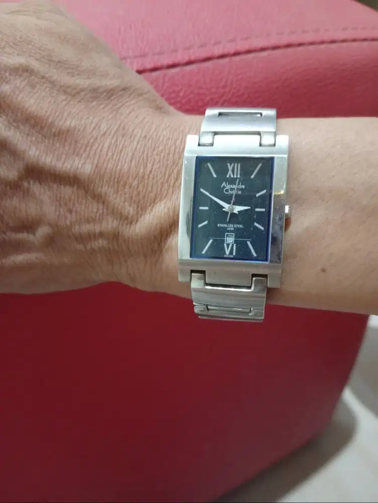 Dijual Murahhh aja..Jam Tangan Analog Merk Alexandre Christie ori..