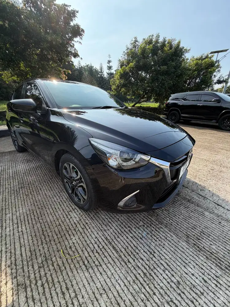 DIJUAL MAZDA2 HB R 2018 AT — TERAWAT!