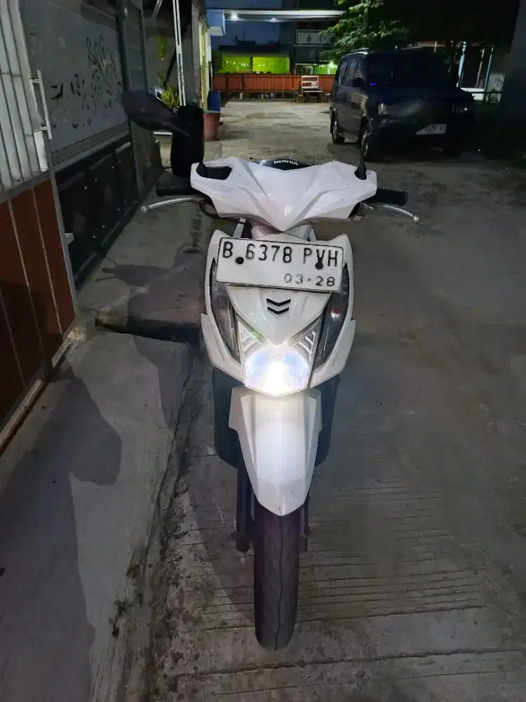 Honda Beat Tahun 2013 injeksi 
Ss lengkap bpkb,stnk,faktur komplit