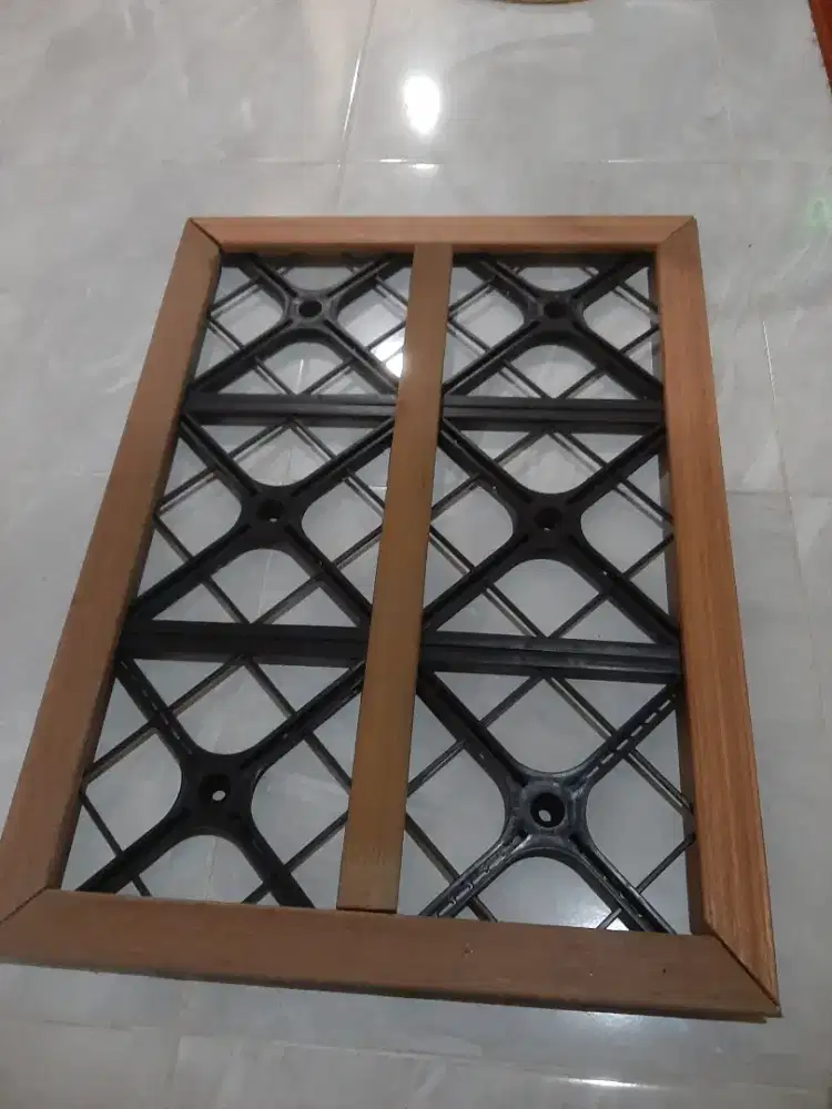 Rak tatakan holder tanaman
