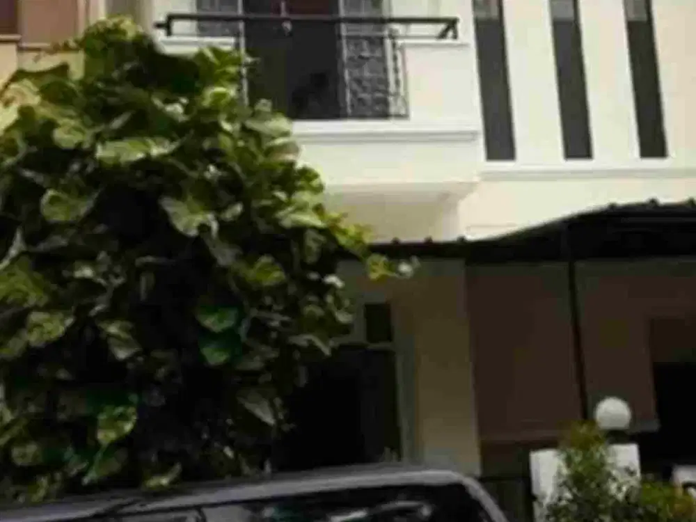 disewa murah rumah 2 lantai kamar ada 3 harga 130 jt per 2 tahun siap huni bebas banjir di daan mogot baru