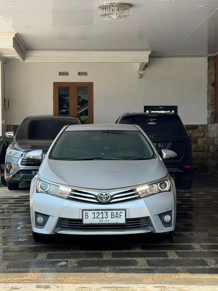 Toyota altis v matic 2014