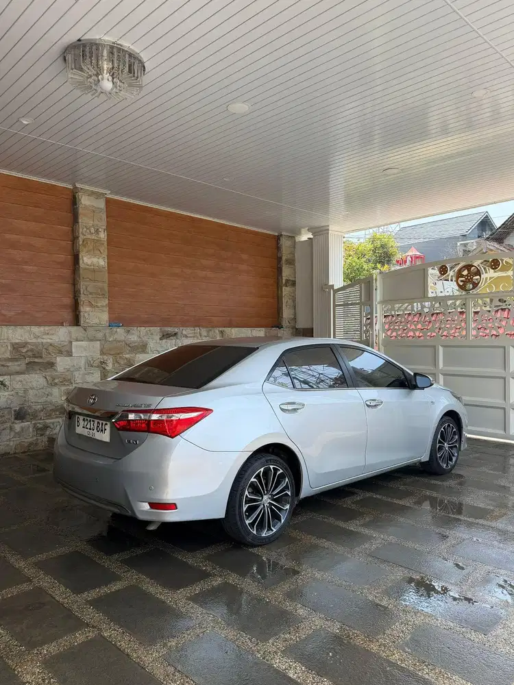 Toyota altis v matic 2014