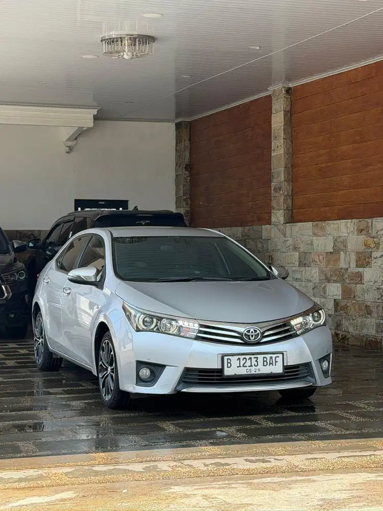 Toyota altis v matic 2014