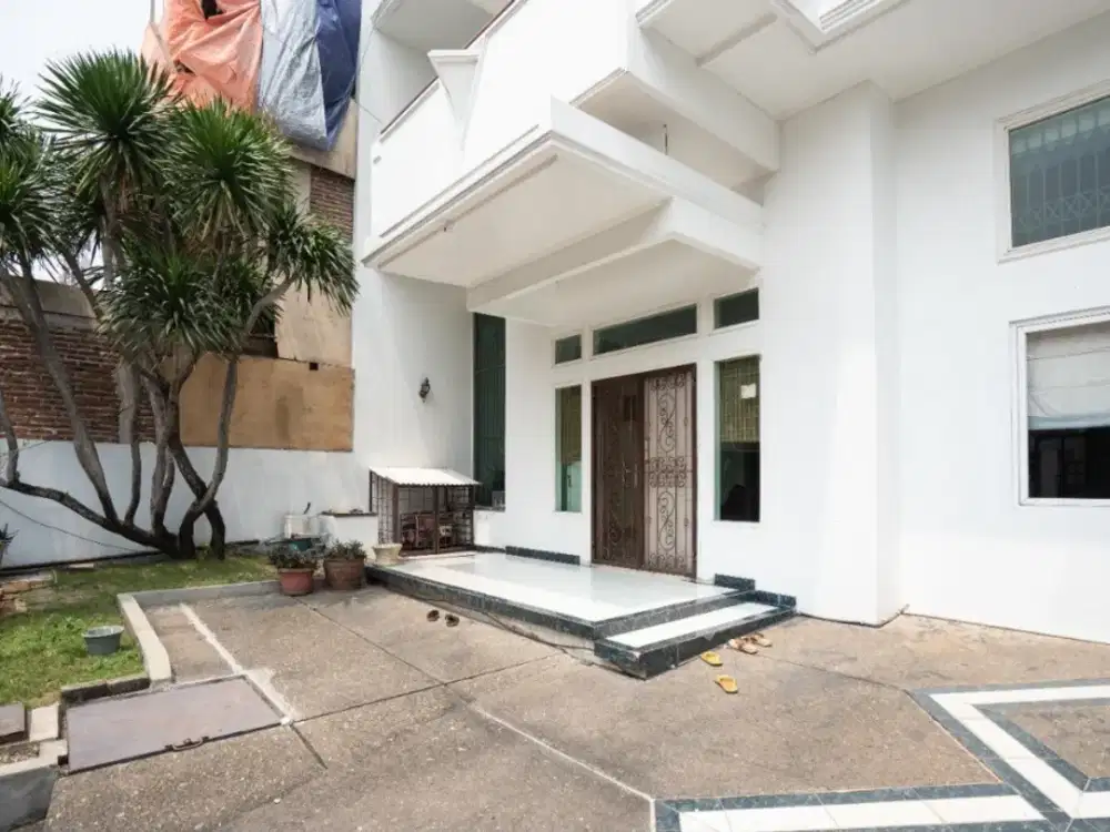 Dijual rumah mewah 2 lantai siap huni bebas banjir blok eksklusif  di taman palem lestari