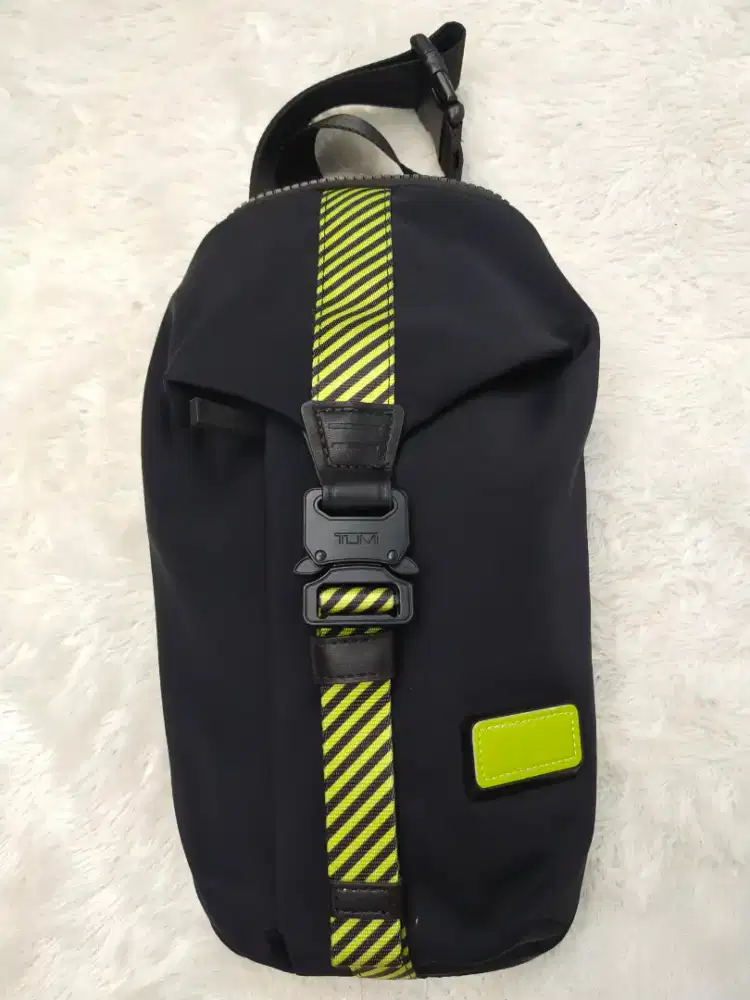 Luxury TUMI slingbag sangat keren dan mewah banget