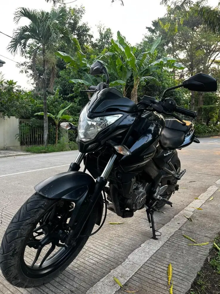 Kawasaki Bajaj Pulsar 200CC 2014 Hitam Siap Pakai