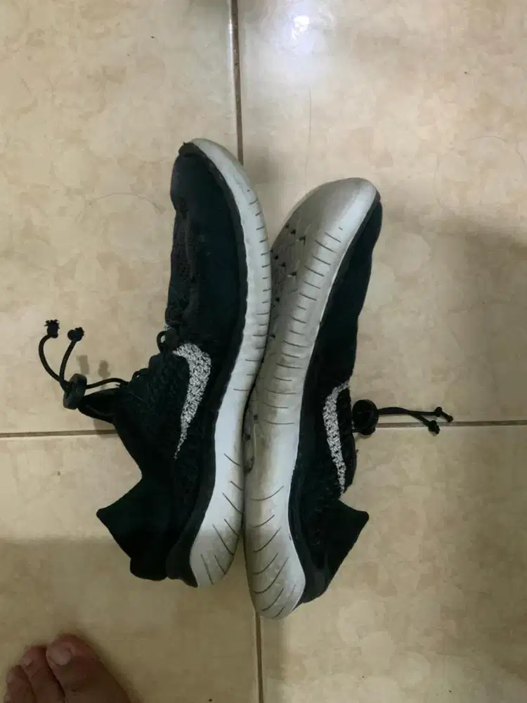 sepatu lari nike