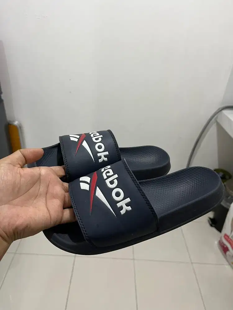 sandal slip on reebok