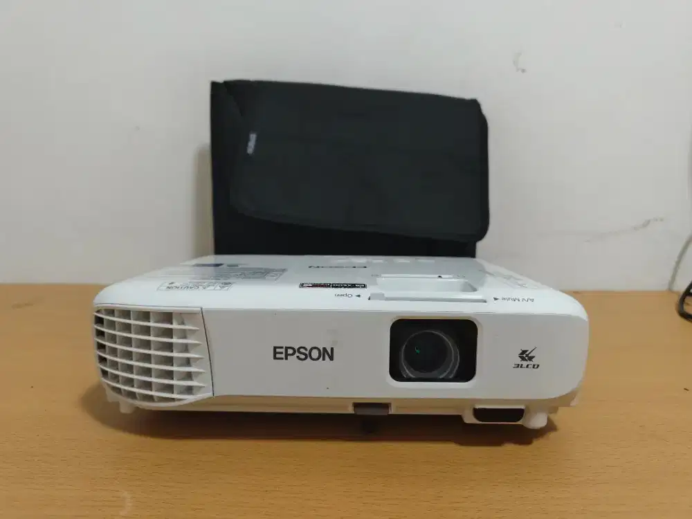 PROJEKTOR EPSON X500 | PUTIH PEMAKIAN SANGAT RENDAH | SUPER RERANG