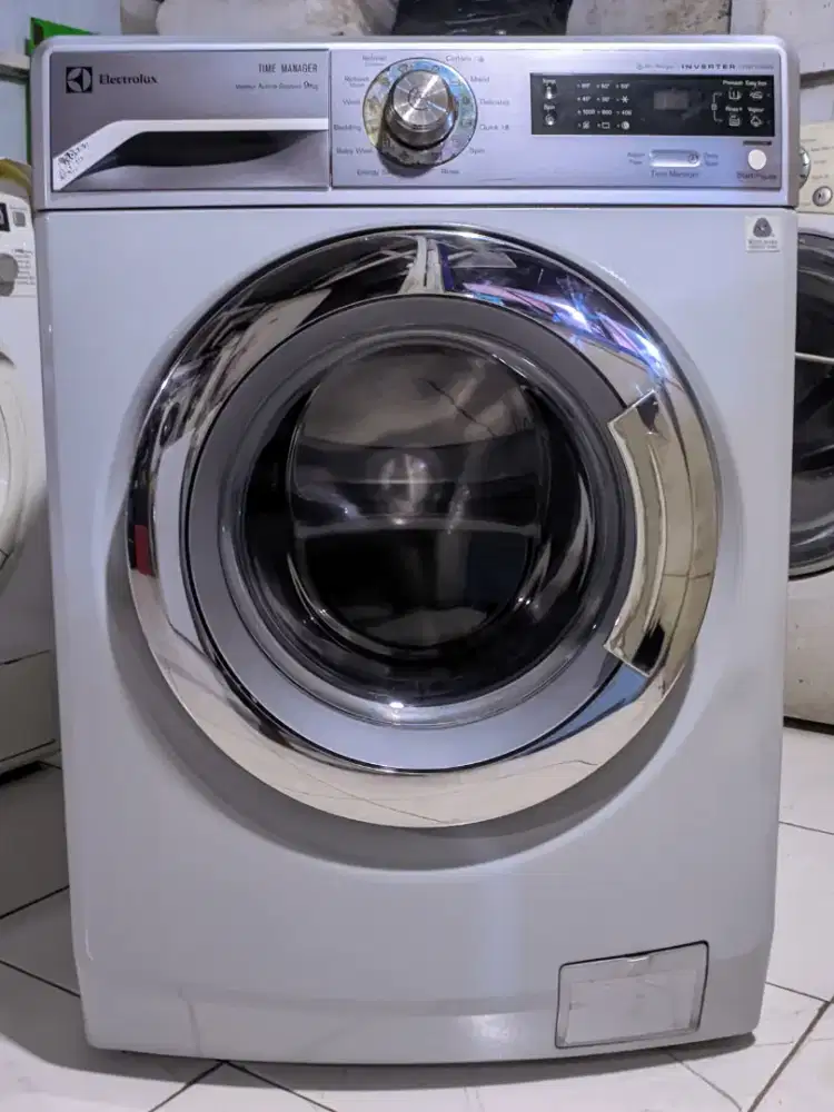 Mesin cuci Electrolux 9kg mulus